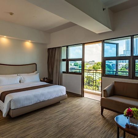 La Breza Hotel Quezon City Eksteriør billede