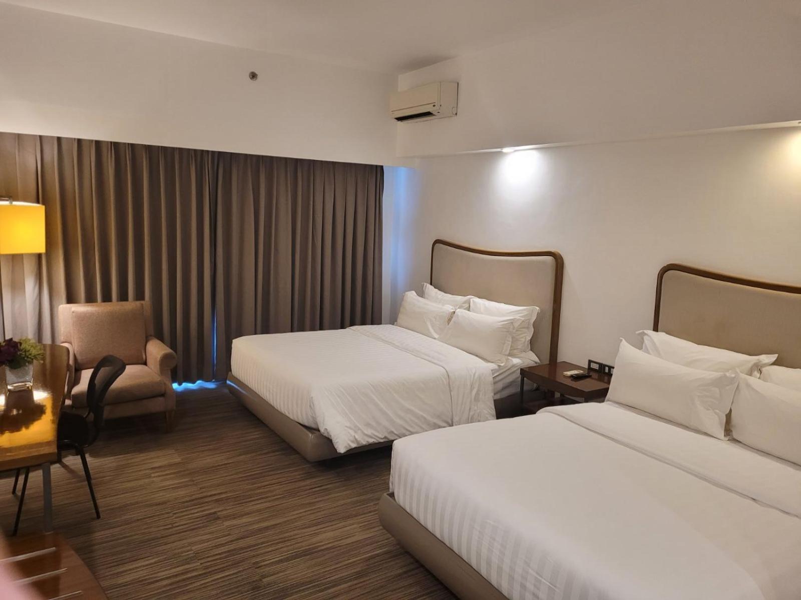 La Breza Hotel Quezon City Eksteriør billede