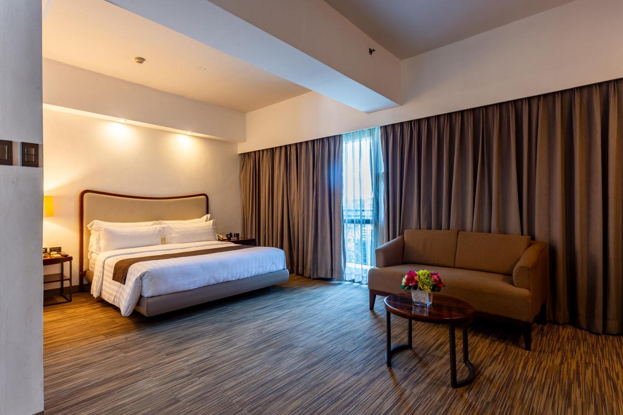 La Breza Hotel Quezon City Eksteriør billede