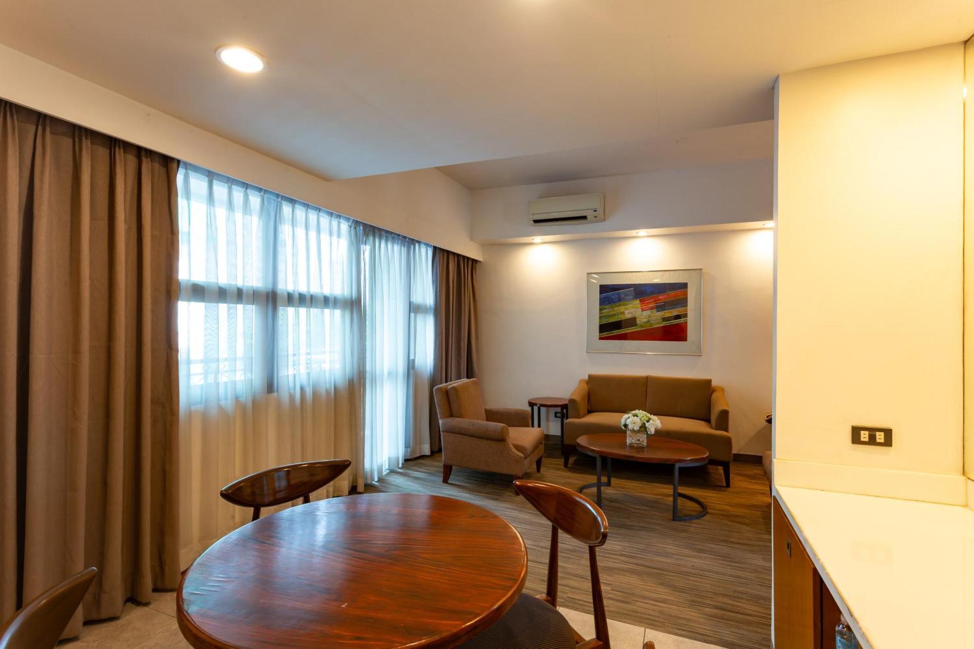 La Breza Hotel Quezon City Eksteriør billede