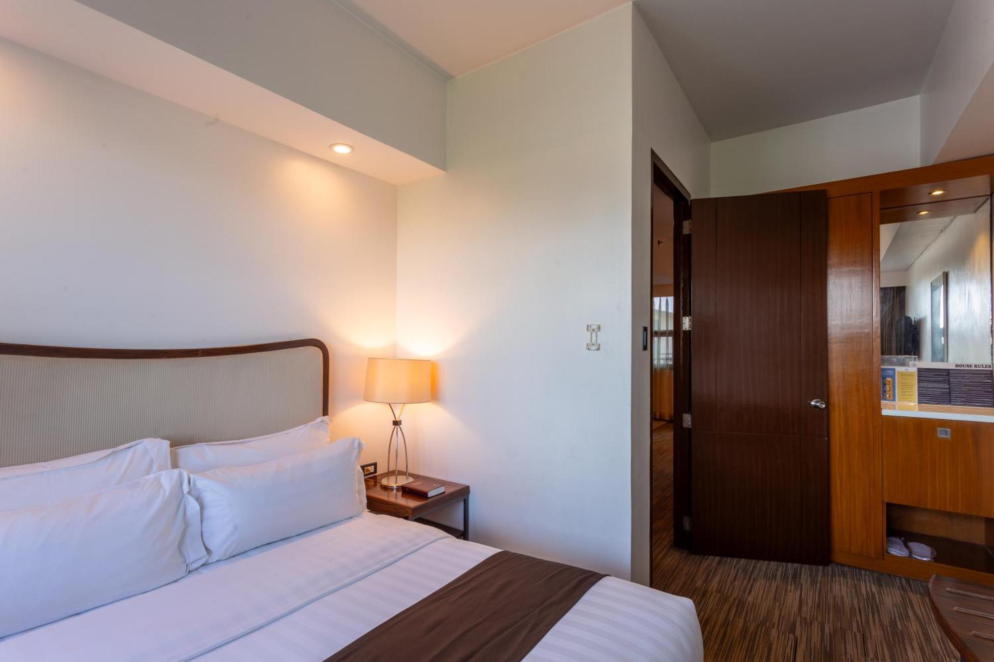 La Breza Hotel Quezon City Eksteriør billede