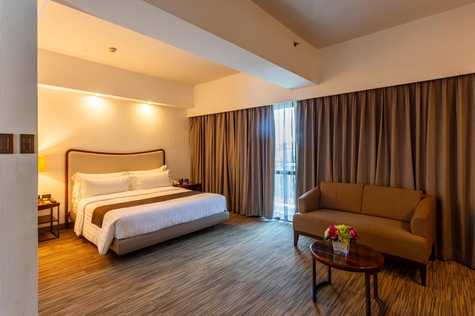La Breza Hotel Quezon City Eksteriør billede