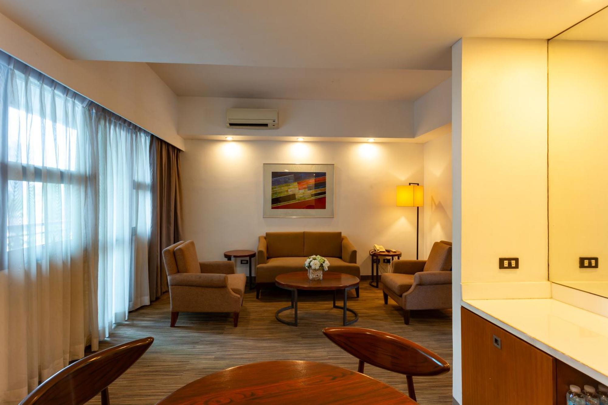 La Breza Hotel Quezon City Eksteriør billede