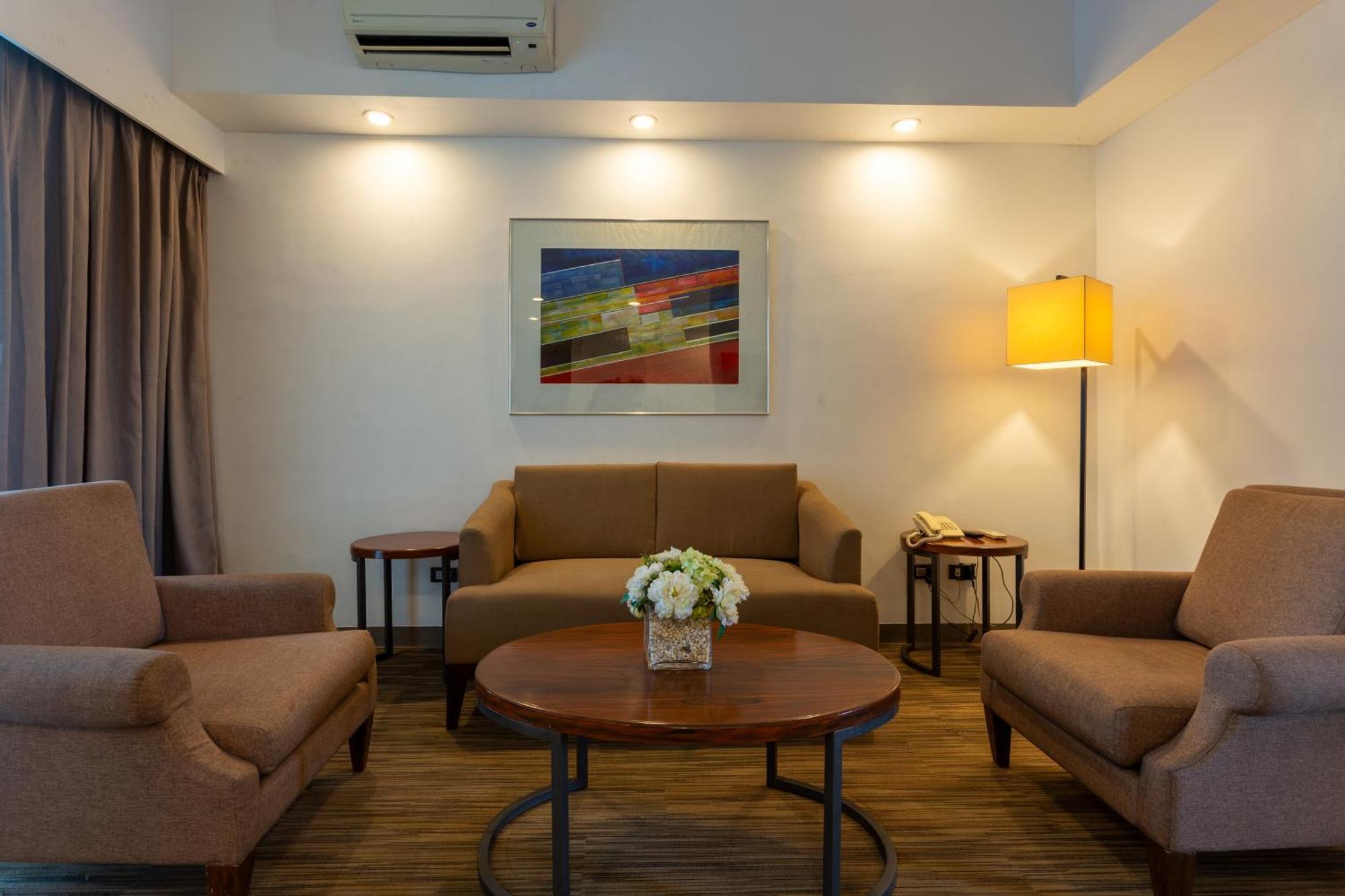La Breza Hotel Quezon City Eksteriør billede