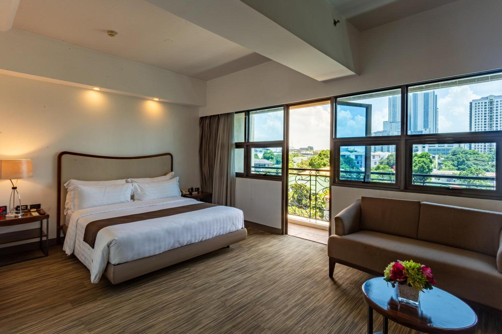 La Breza Hotel Quezon City Eksteriør billede